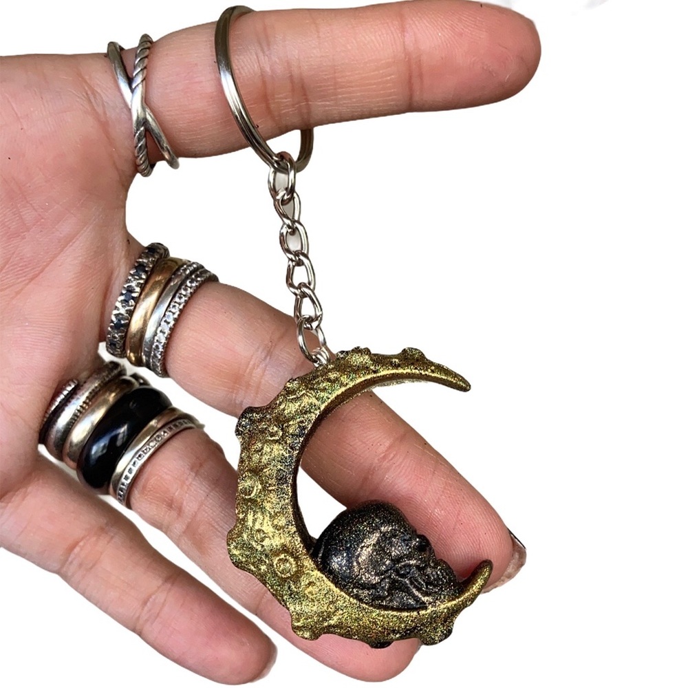 🖤Handmade Moon & skull resin key chain